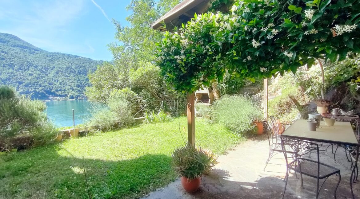 Bersot e giardinetto vista lago