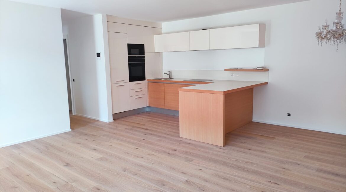 Cucina e dettaglio parquet